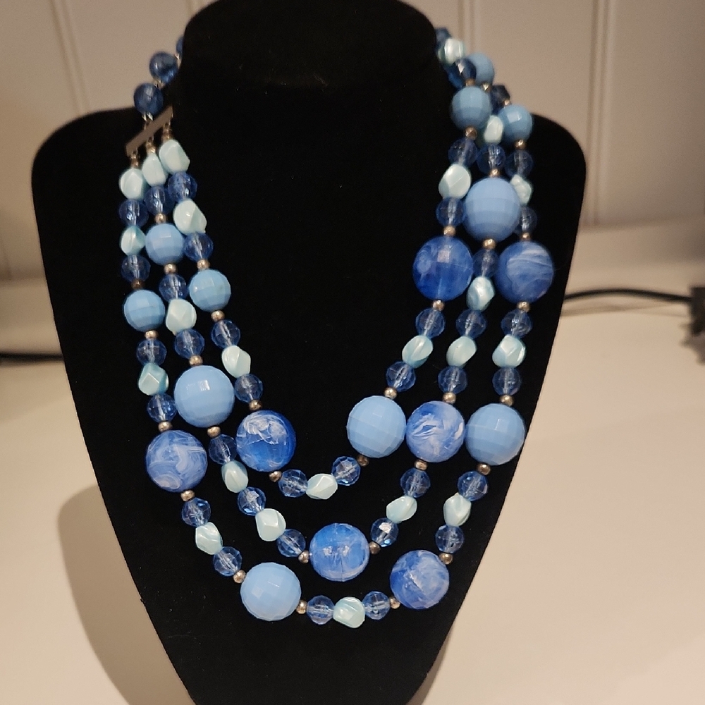 Chic Blue Beaded Necklace